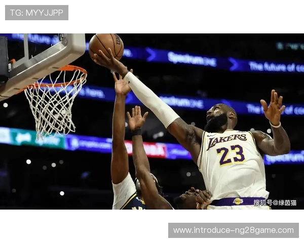 浓眉带领湖人逆转胜勇士 詹姆斯贡献关键三分助力胜利